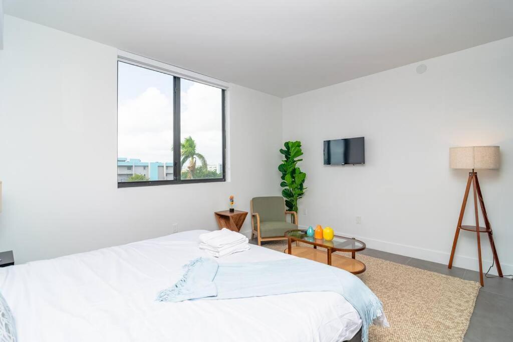 King Bed Brand New Oasis Minutes To Brickell Apartment Miami